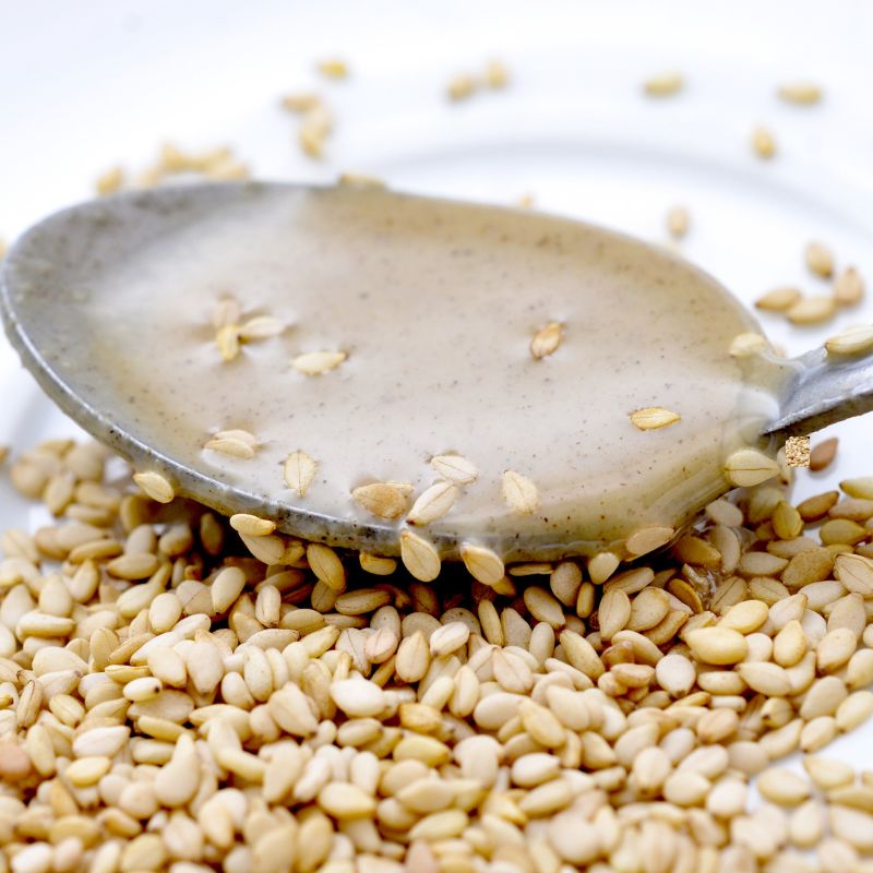 med-i-tahini-kašičica Tahini